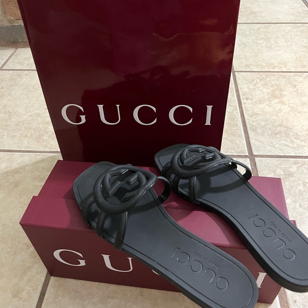 Gucci Women's Black Sandals/Slides